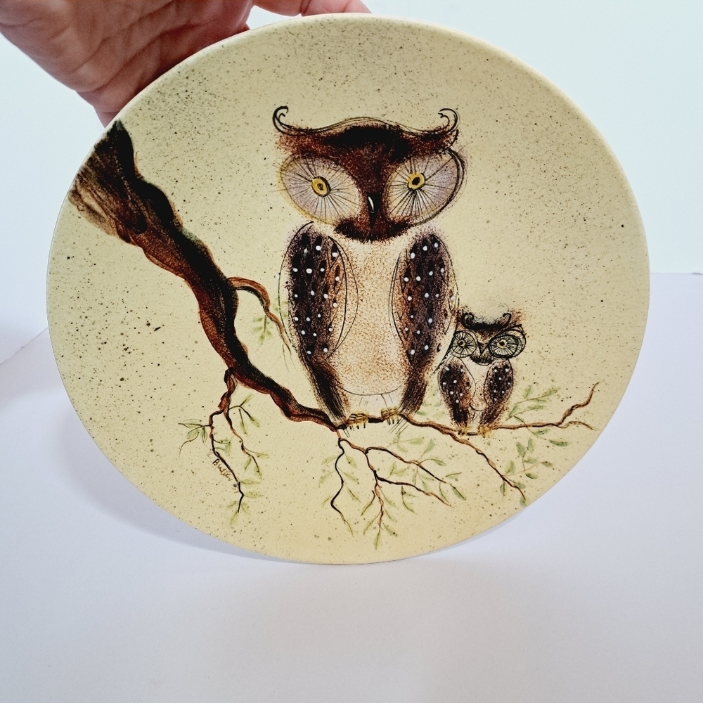Vintage Artist Signed 1951 Momma and Baby Owl in a Tree wall Plate 11"
